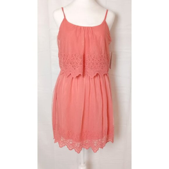 Trixxi Coral Pink Open Back Tiered Dress M NWT Embroidery Adjustable Straps - Picture 2 of 8